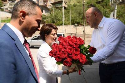 «Հրապարակ». Վարդերը տեղ հասան