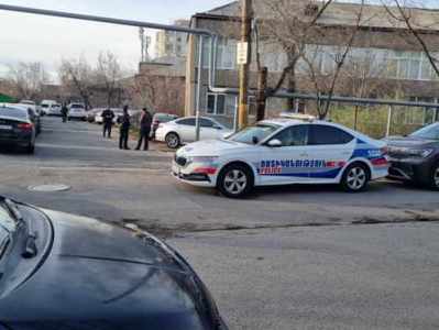 Полиция об инциденте в здании полиции района Нор Норк: трое вооруженных лиц пытались войти в здание