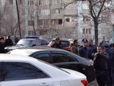 Состояние получивших ранение у здания отдела Полиции в Ереване двоих граждан оценивается как средней тяжести