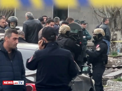 К зданию отделения Полиции Нор Норка Еревана подтянуты силы спецназа