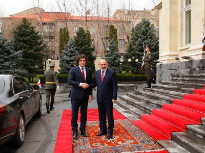 Armenia PM Nikol Pashinyan welcomes Georgia colleague