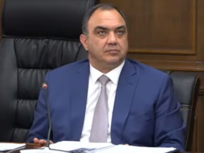 «Փոսեր չկան, մարդիկ գազ են տալիս». ՆԳ նախարարը ավտովթարների մեղավոր համարեց լավ ճանապարհներին