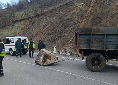 Քարաթափում Վանաձոր-Ալավերդի ավտոճանապարհին. ճանապարհը դարձել է միակողմանի երթևեկելի