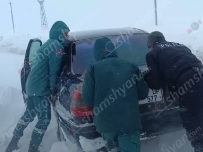 В Ширакской области спасатели вызволили из снежного плена более 30 автомобилей