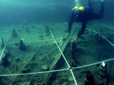 Ancient boats built with ‘advanced construction techniques’ discovered in Italy lake