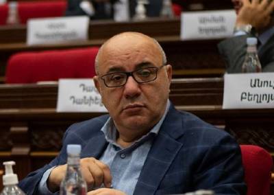 «Грапарак»: Депутат от правящей в Армении партии может отказаться от мандата из-за разногласий с властями