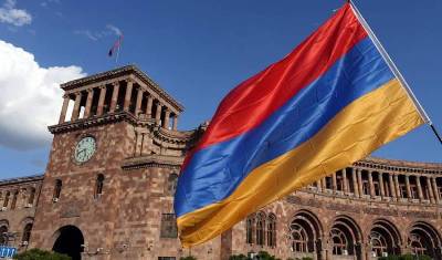 «Հրապարակ». Կառավարությունն էլի կպավ պետական սիմվոլներին