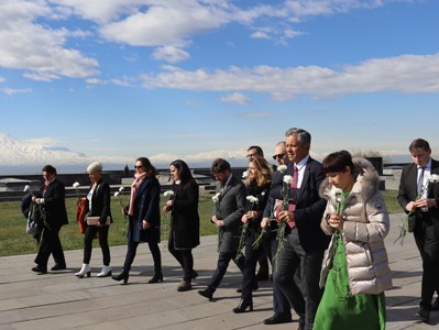 France lawmakers visit Armenian Genocide Memorial in Yerevan