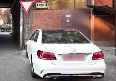 «Փաստ». Պատվավոր հյուպատոսների ավտոմեքենաներին հատկացվելու են «H» տառը պարունակող կարմիր հիմնագույնի համարանիշեր