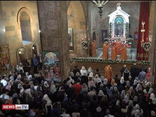 В церкви Сурб Саркис в Ереване проходит литургия по случаю Пасхального Сочельника