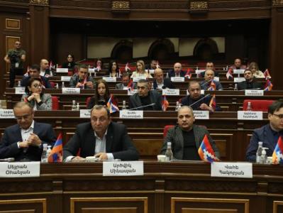 Парламентская оппозиция собирается провести срочное заседание для обсуждения вопросов демаркации