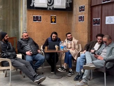 Актеры «Гой» ночевали перед дверями театра
