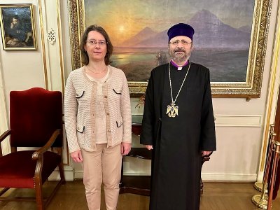 Константинопольский патриарх ААЦ и посол Франции в Турции обсудили вопрос армянской общины