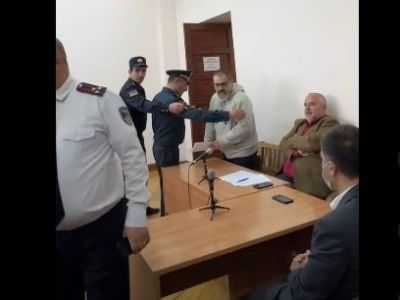 После решения судьи по делу Нарека Маляна обстановка в зале заседаний накалилась