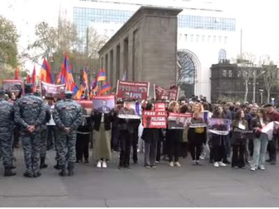 Protest in defense of political prisoners underway outside Armenia MFA