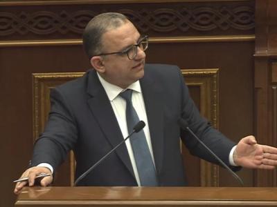 Մենք նման ընտանիքներին կտանք բնակվելու իրավունք՝ առանց սեփականության իրավունքի. Տիգրան Խաչատրյանը՝ արցախցիների մասին