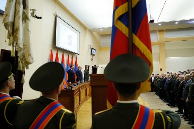 «Փաստ». Ինչո՞ւ «կեցցե», գուցե «ելա՞կ» կամ «դըմփ-դըմփ-հո՞ւ»