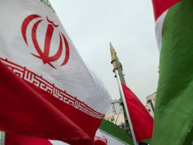 Media: Iran warned US of attack if it intervenes in conflict with Israel