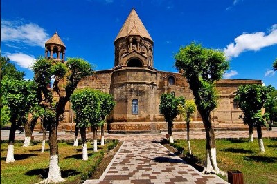 «Փաստ». Ինչո՞ւ են հարձակվել Հայ առաքելական եկեղեցու վրա