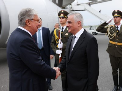 Президент Казахстана прибыл с официальным визитом в Армению