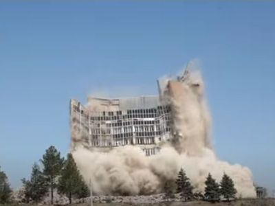 В Армении взорвали бывшее здание Министерства обороны