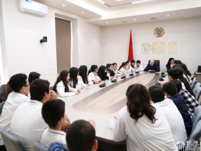 «Բաց դաս» ԱԺ-ում. ՔՊ-ական պատգամավորները հանդիպել են դպրոցականներին եւ ուսուցիչներին