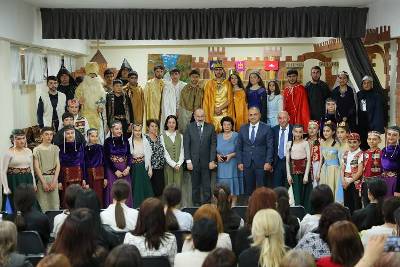 «Հրապարակ». Մինչեւ Տավուշի հողերի հանձնման հարցն էր լուծվում, Փաշինյանը բեմականացում էր վայելում
