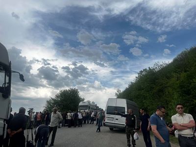 Քաղաքացիները փակել են Երևան-Թբիլիսի ճանապարհը, պահանջում են չեղարկել միակողմանի զիջումների գործընթացը․ ԱԺ պատգամավոր