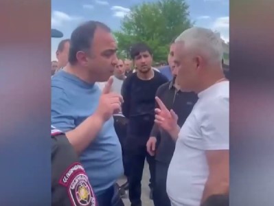 В селе Киранц произошел спор между полковником Махсудяном и главой МВД Армении