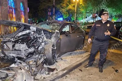 В центре Еревана столкнулись два автомобиля: четверо ранены