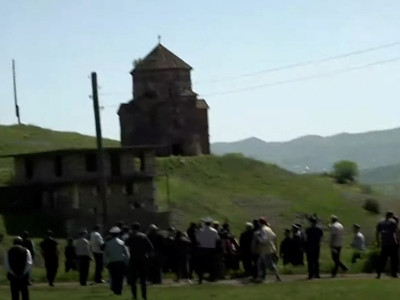 Полицейские открыли дорогу к церкви «Сурб Аствацацин» в Воскепаре