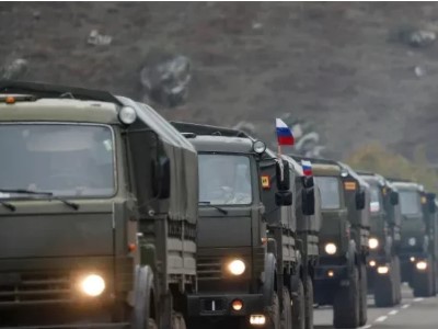Колонна транспортных средств российских миротворцев двинулась в сторону Гориса