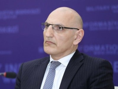 В Баку продолжают требовать у Армении изменить конституцию