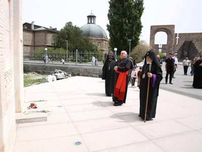 Հայոց Ցեղասպանության սուրբ նահատակների ոգեկոչման արարողությունները Մայր Աթոռ Սուրբ Էջմիածնում