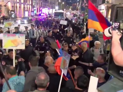 Полицейские в Ереване разогнали шествие Национально-демократического движения