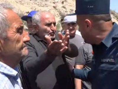 Граждане перекрыли также автодороги Ереван-Мегри и Ереван-Севан