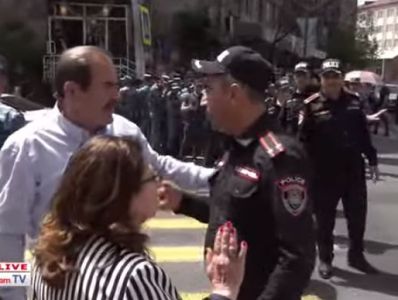 В Ереване граждане перекрыли перекресток улиц Хоренаци и Закияна