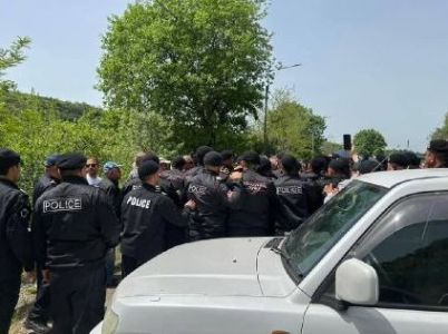 По всей Армении проходят акции неповиновения: полицейские подвергают граждан приводу