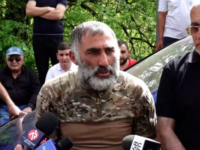 Участник акции протеста: Как нам жить в мире с турками, если на протяжении веков они убивали нас?