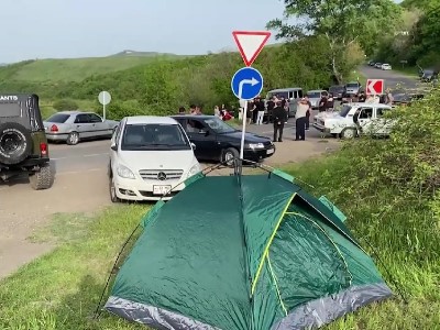 Граждане установили палатку возле моста села Киранц