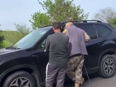 В Киранце протестующие проверяют автомобили