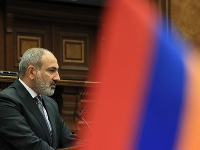 Эксперт посоветовал властям Армении самовольно уйти в отставку