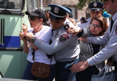 «Փաստ». Առանց կարմիր գծերի. լրագրողներին էլ «բաժին հասավ»