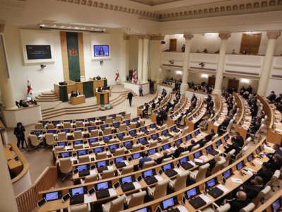 В парламенте Грузии произошла драка между депутатами перед началом заседания