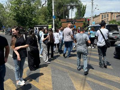 Акция в Ереване против односторонних уступок: Граждане перекрыли перекресток проспекта Саят-Новы и улицы Алека Манукяна
