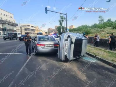 Երևանում բախվել են «Hyundai Sonata»-ն ու «BMW»-ն. վերջինս կողաշրջվել է