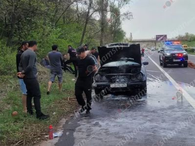 «Չայնիի ոլորաններ»-ում «Mercedes» է այրվել․ կրակի տարածումը կանխել են քաղաքացիները