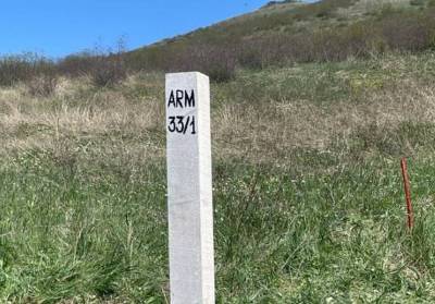 Newspaper: Armenia-Azerbaijan border markers can be seen from road