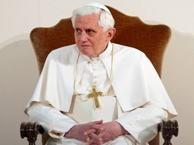 Bild: man on trial in Germany for stealing Pope Benedict XVI's cross