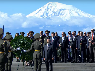 Armenia PM visits Victory Park in Yerevan